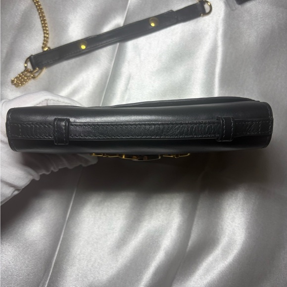 Gucci Black Leather Shoulder Bag - Picture 9 of 14